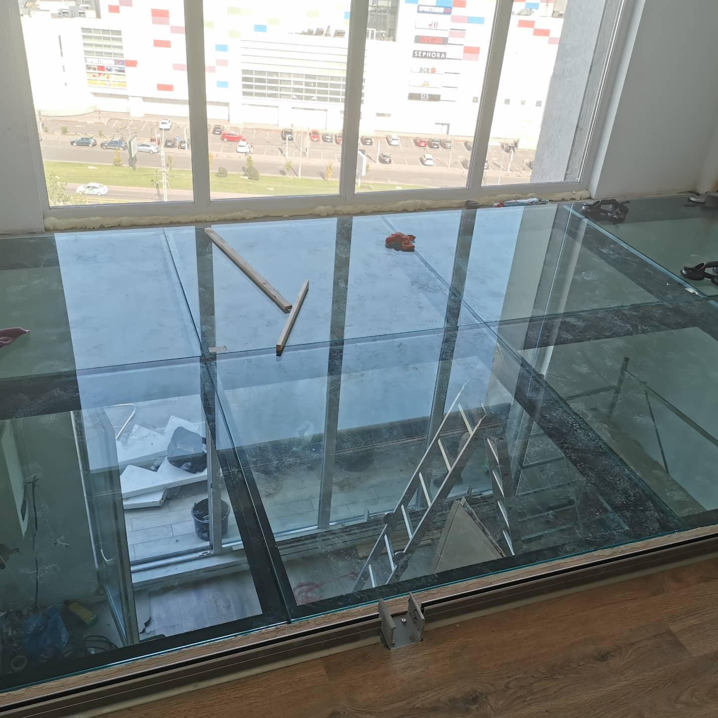 pardoseală din sticlă laminată pentru interior modern