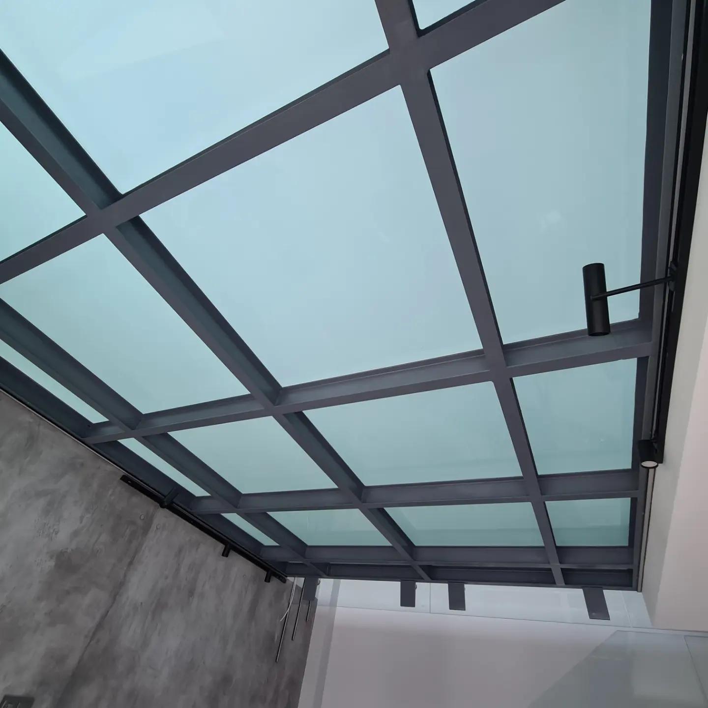 pardoseală din sticlă laminată cu design modern
