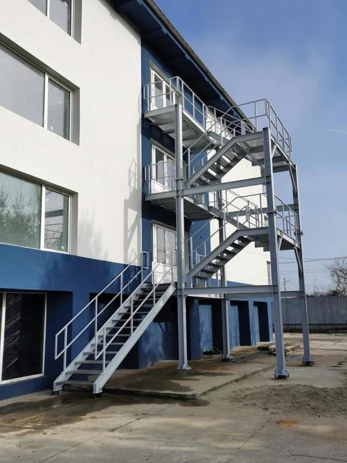 scară de incendiu metalică pentru evacuare exterior