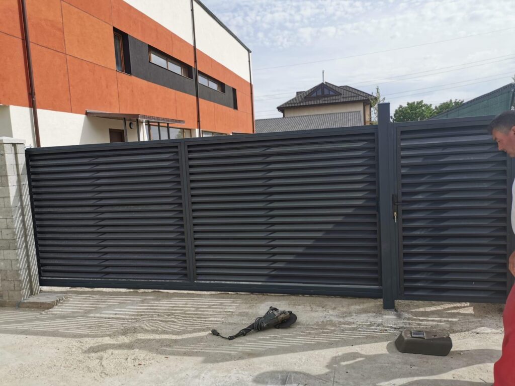 tablă tip jaluzea metalică pentru fațadă ventilată