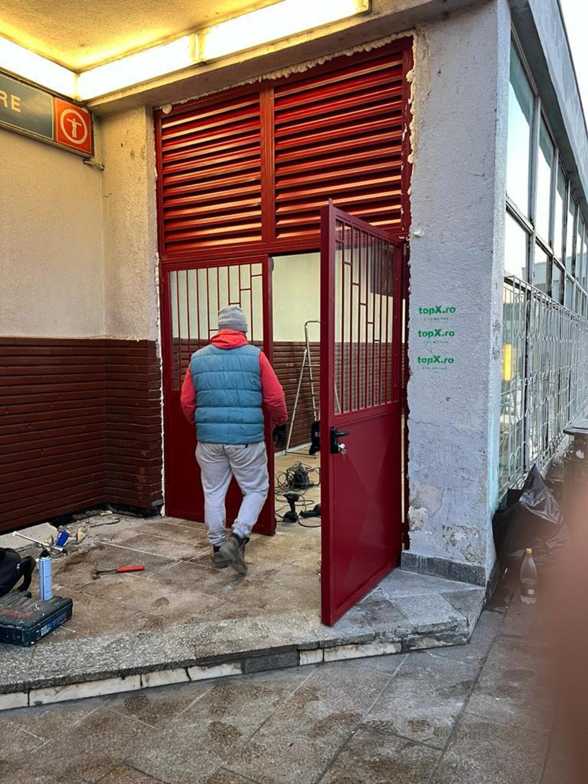 ușă metalică industrială pentru acces metrou